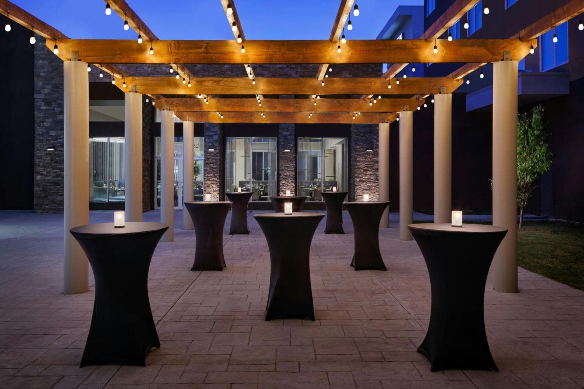 מלון The Westin Calgary Airport מראה חיצוני תמונה