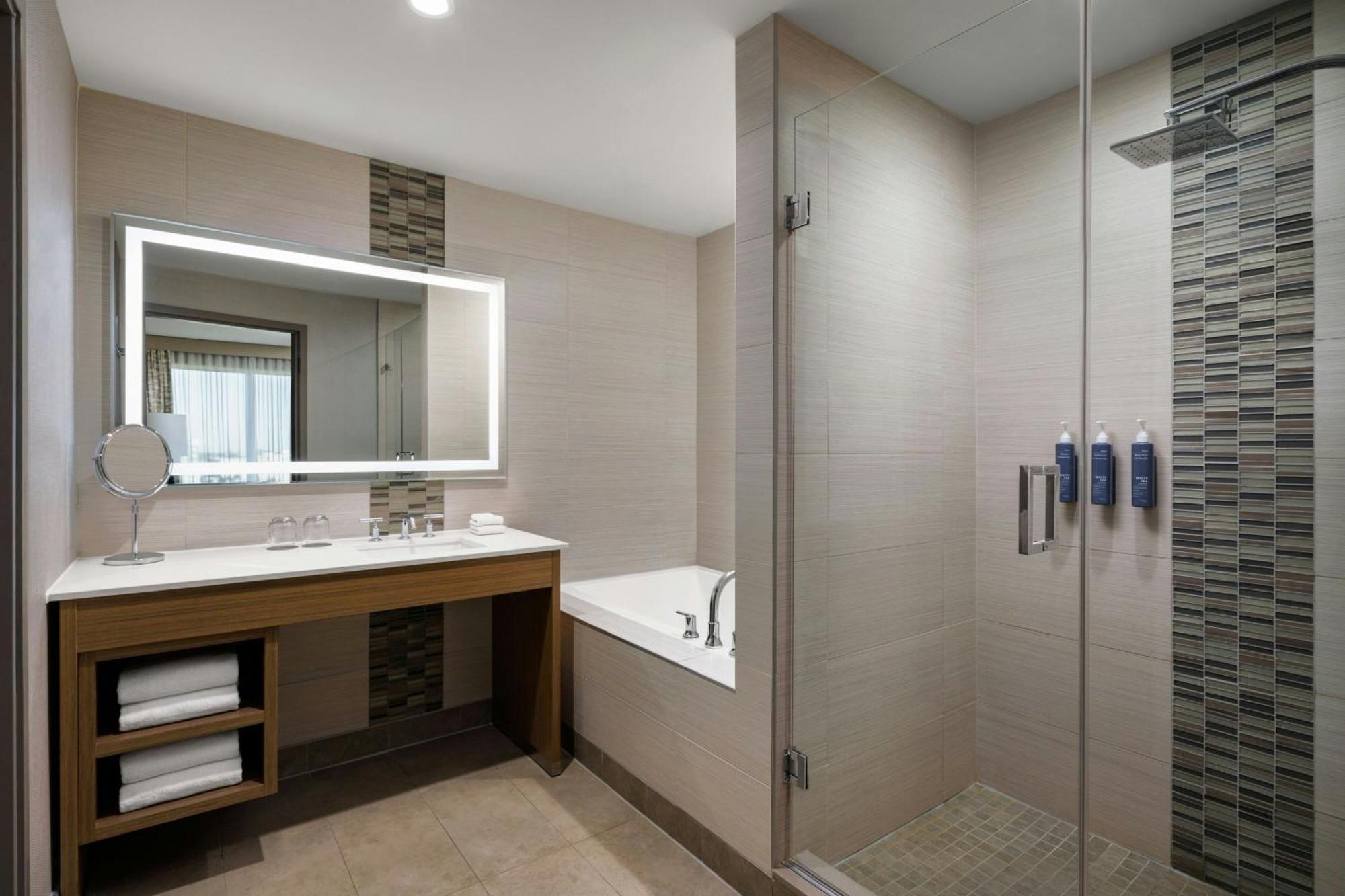 מלון The Westin Calgary Airport מראה חיצוני תמונה